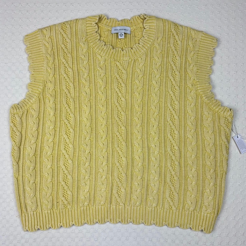Free Assembly Scalloped Cable Knit Sweater Vest Womens XL Yellow Preppy Timeless